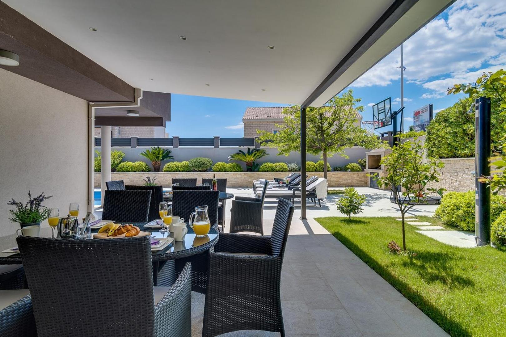 Luxury Villa Lucas With Heated Pool, Whirlpool, Sauna, 14 Pax Podstrana Exterior photo