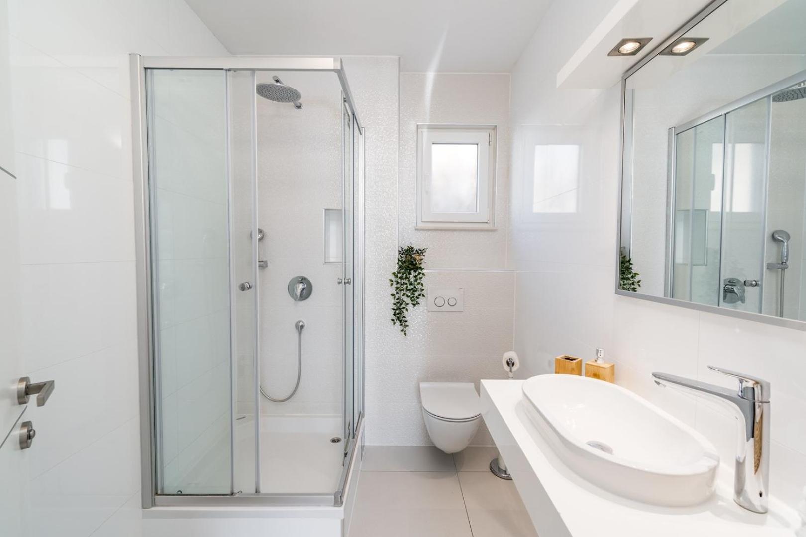Luxury Villa Lucas With Heated Pool, Whirlpool, Sauna, 14 Pax Podstrana Exterior photo