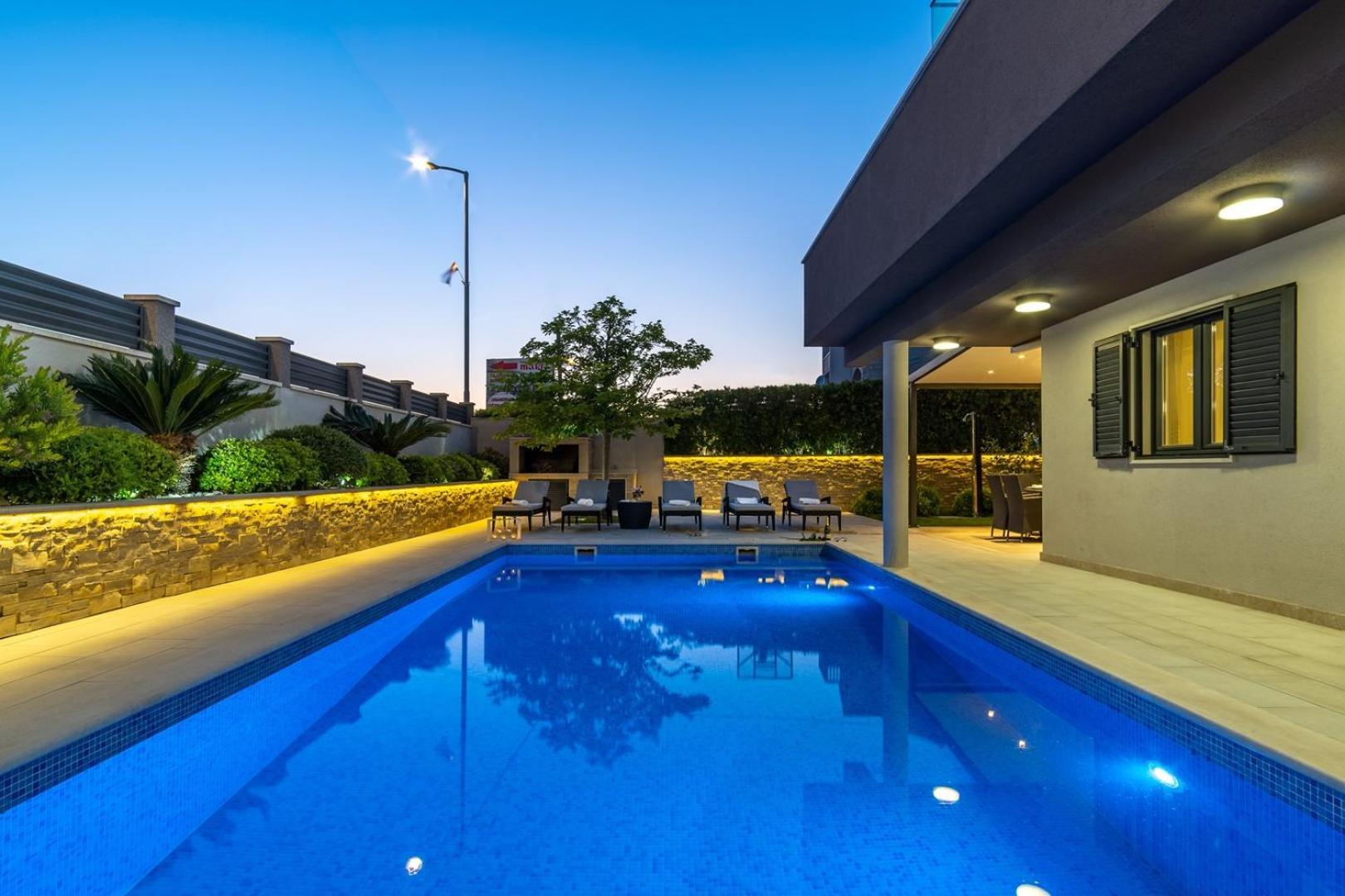 Luxury Villa Lucas With Heated Pool, Whirlpool, Sauna, 14 Pax Podstrana Exterior photo