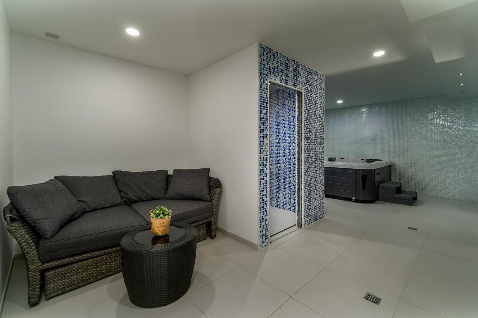 Luxury Villa Lucas With Heated Pool, Whirlpool, Sauna, 14 Pax Podstrana Exterior photo