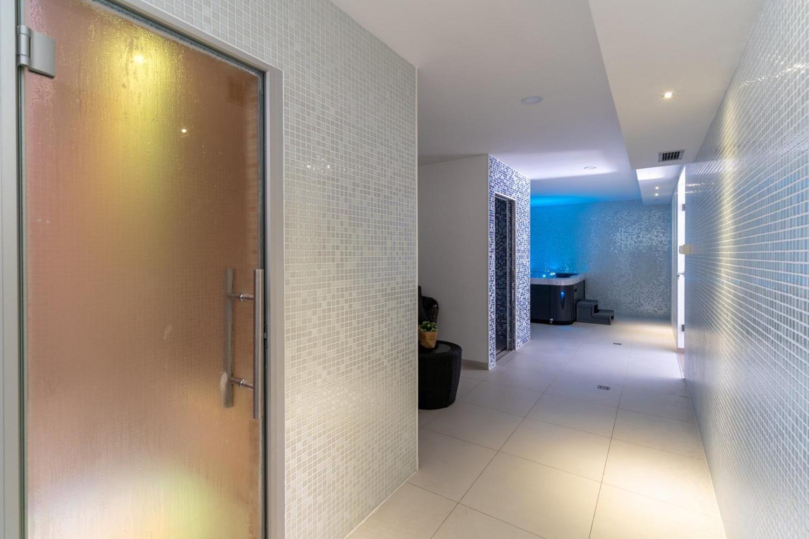 Luxury Villa Lucas With Heated Pool, Whirlpool, Sauna, 14 Pax Podstrana Exterior photo