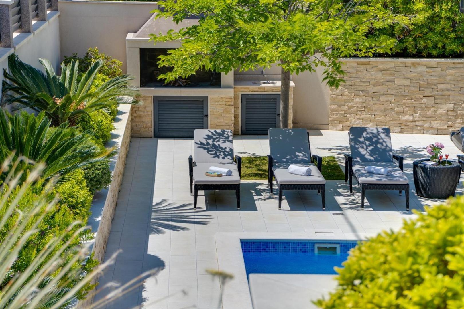 Luxury Villa Lucas With Heated Pool, Whirlpool, Sauna, 14 Pax Podstrana Exterior photo